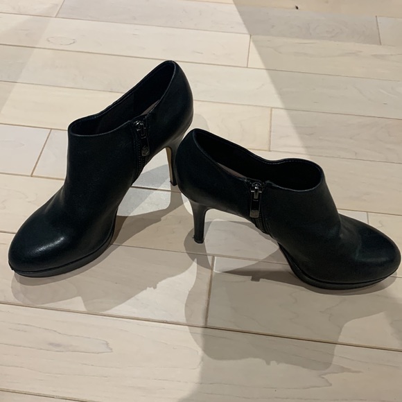 Vince Camuto heels - Picture 3 of 8